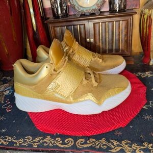 Jordan J23 Men’s Size 11 Sneakers Metallic Gold White 854557-700